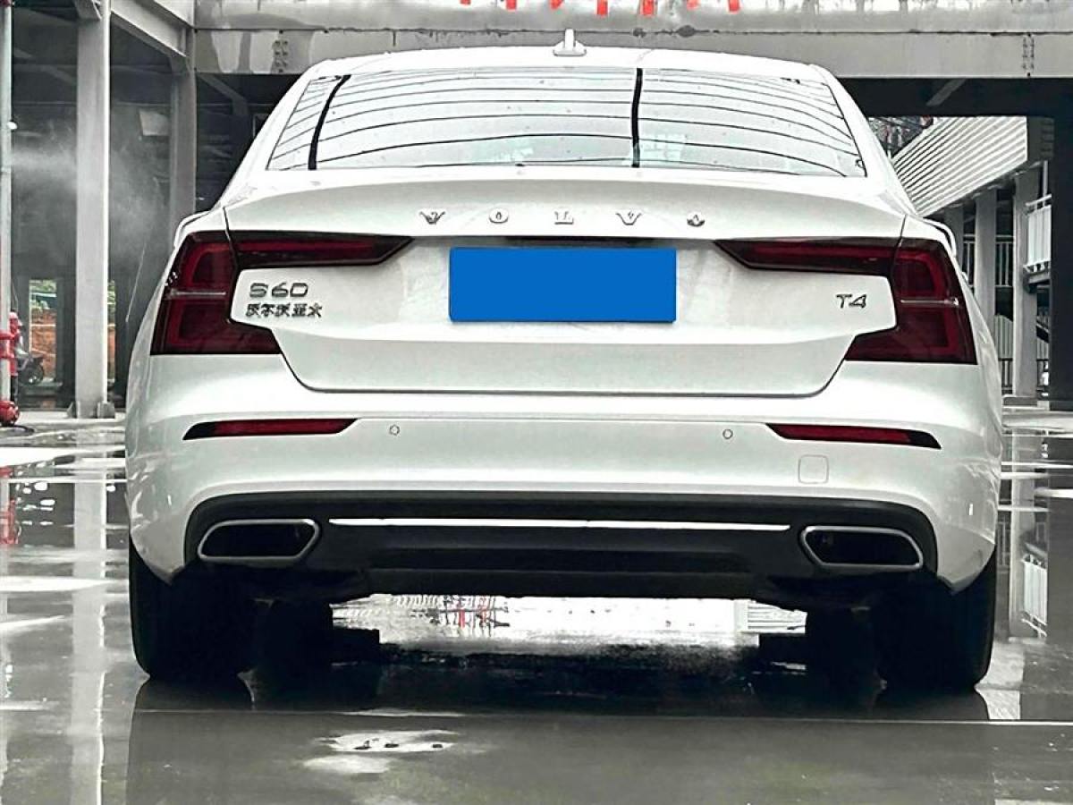 沃爾沃 S60L  2020款 T4 智遠(yuǎn)運(yùn)動版圖片