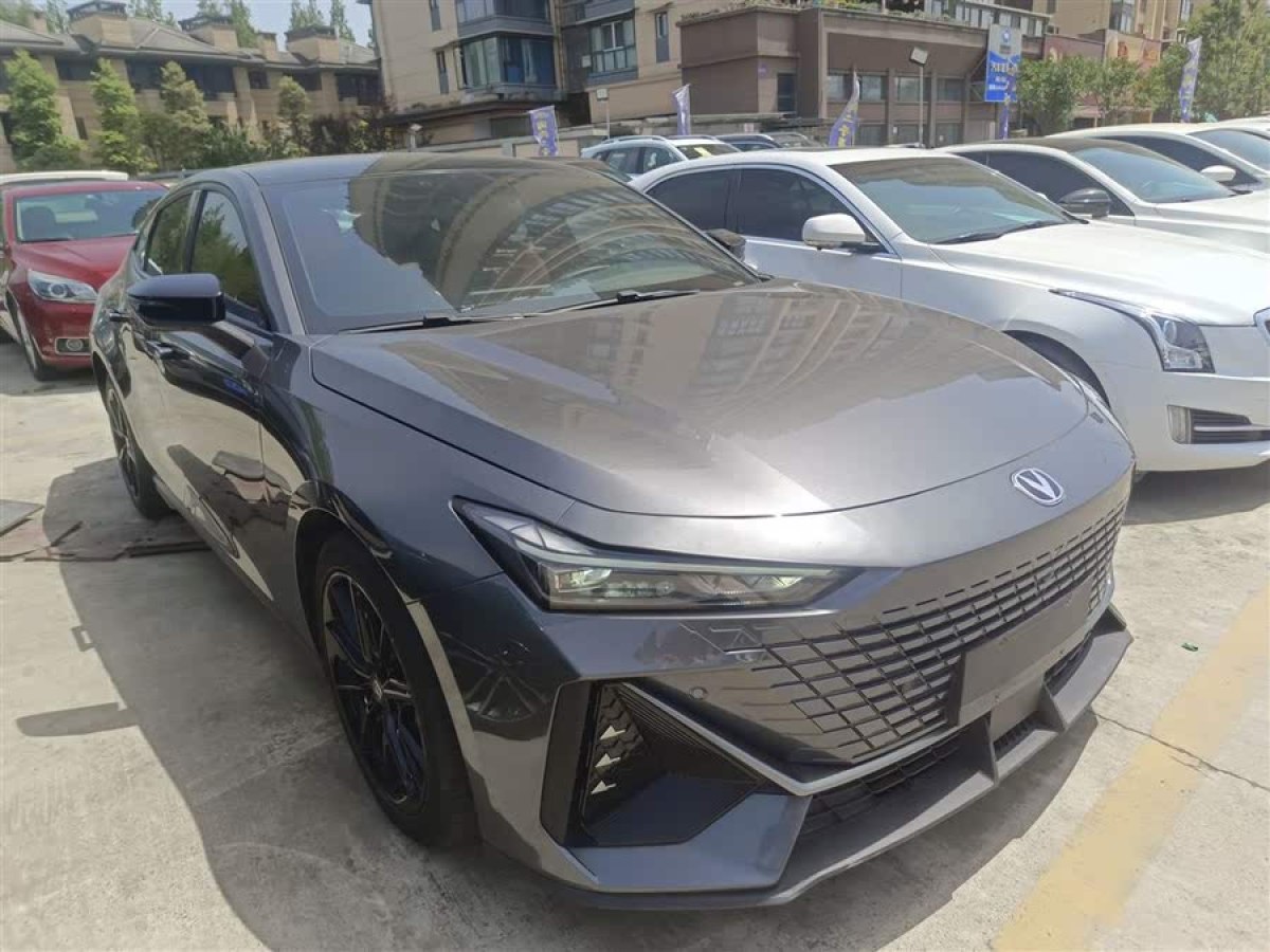 長安 長安UNI-V  2022款 1.5T 尊貴型圖片