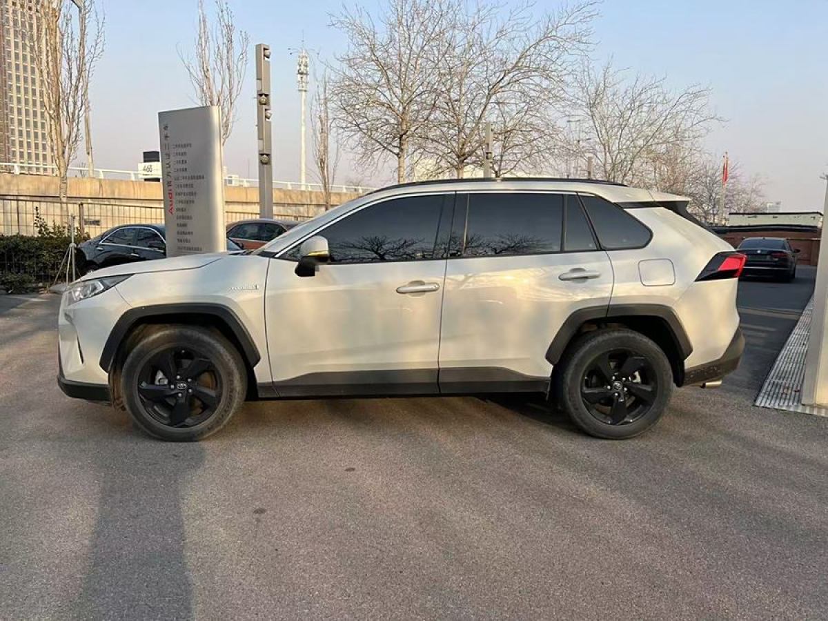 豐田 RAV4榮放  2023款 雙擎 2.5L E-CVT四驅(qū)旗艦版圖片