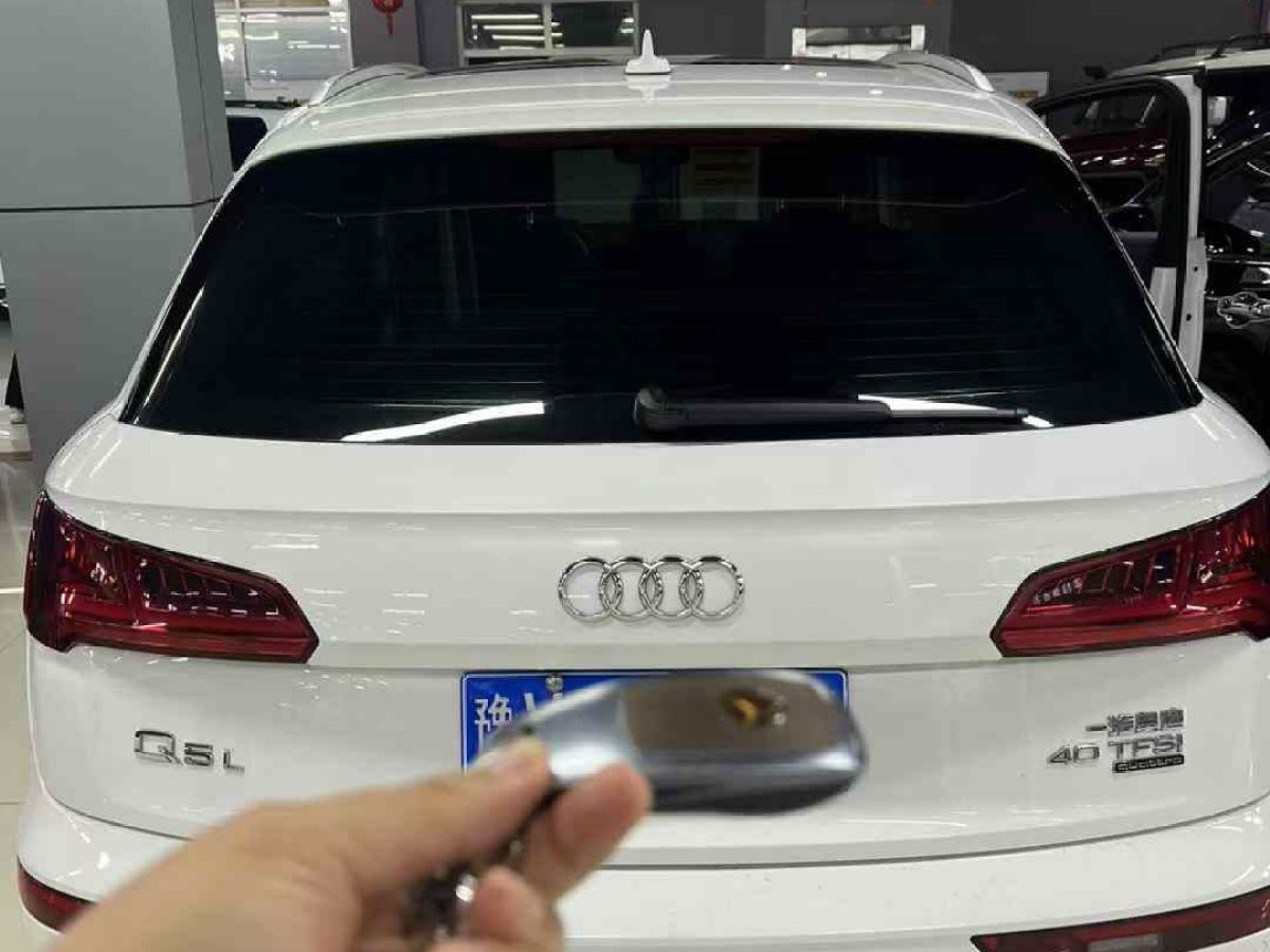 奧迪 奧迪Q3  2020款 35 TFSI 時(shí)尚動感型圖片