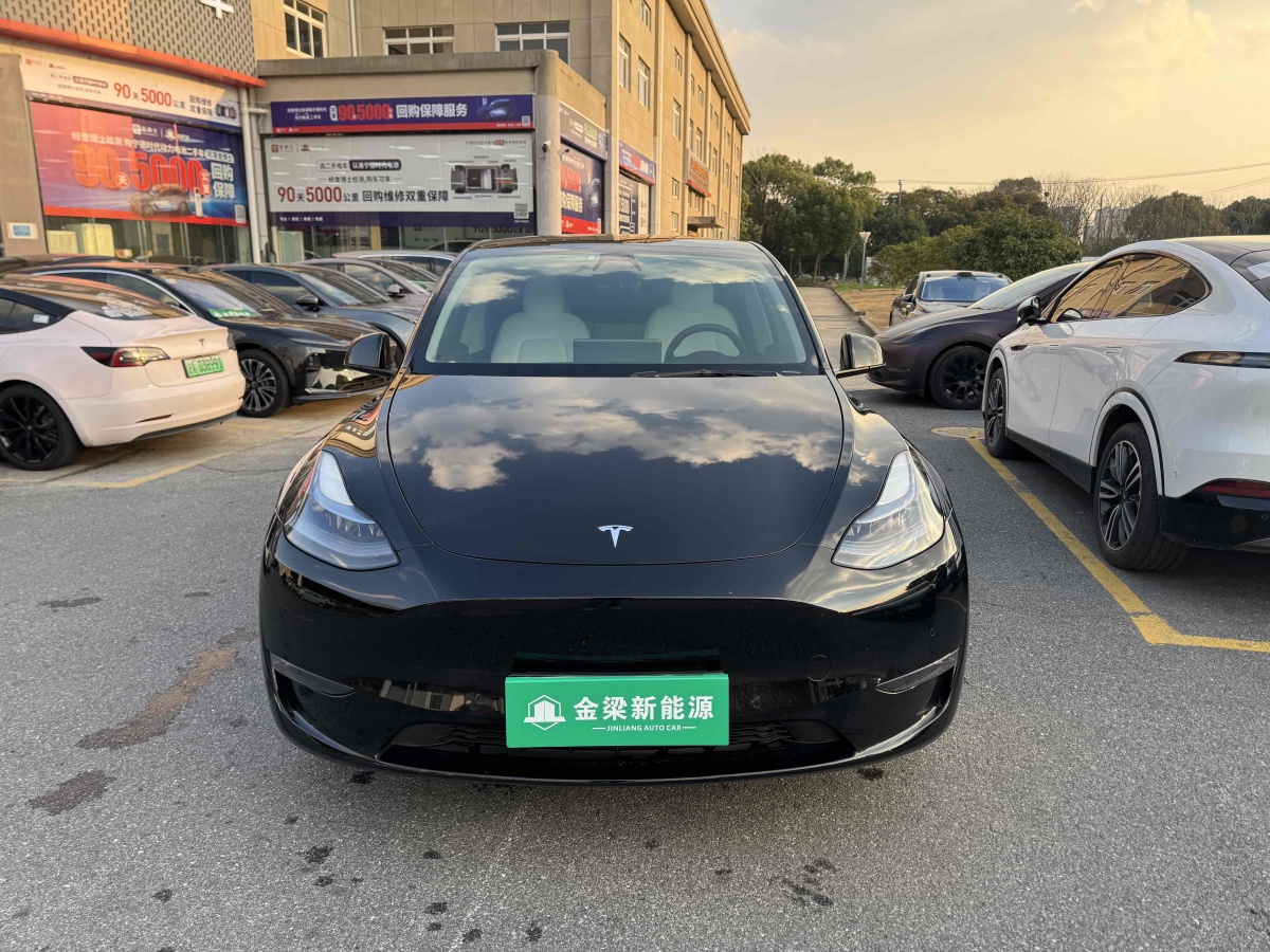 特斯拉 Model 3  2021款 改款 標(biāo)準(zhǔn)續(xù)航后驅(qū)升級版圖片