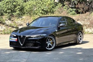 Giulia 阿爾法·羅密歐 2.0T 280HP Black Package黑標(biāo)限量版