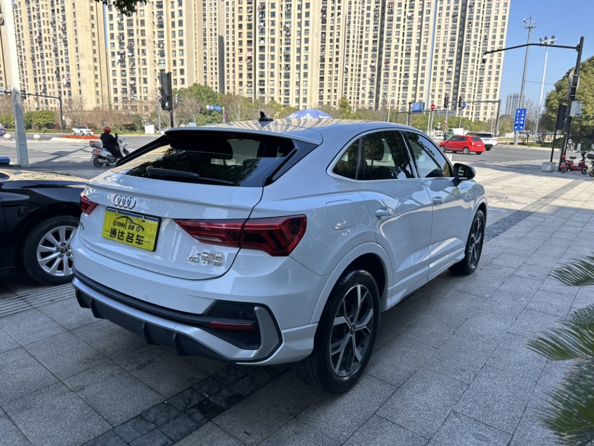 2021年08月奧迪 奧迪Q3 Sportback  2021款 40 TFSI 進(jìn)享人生版