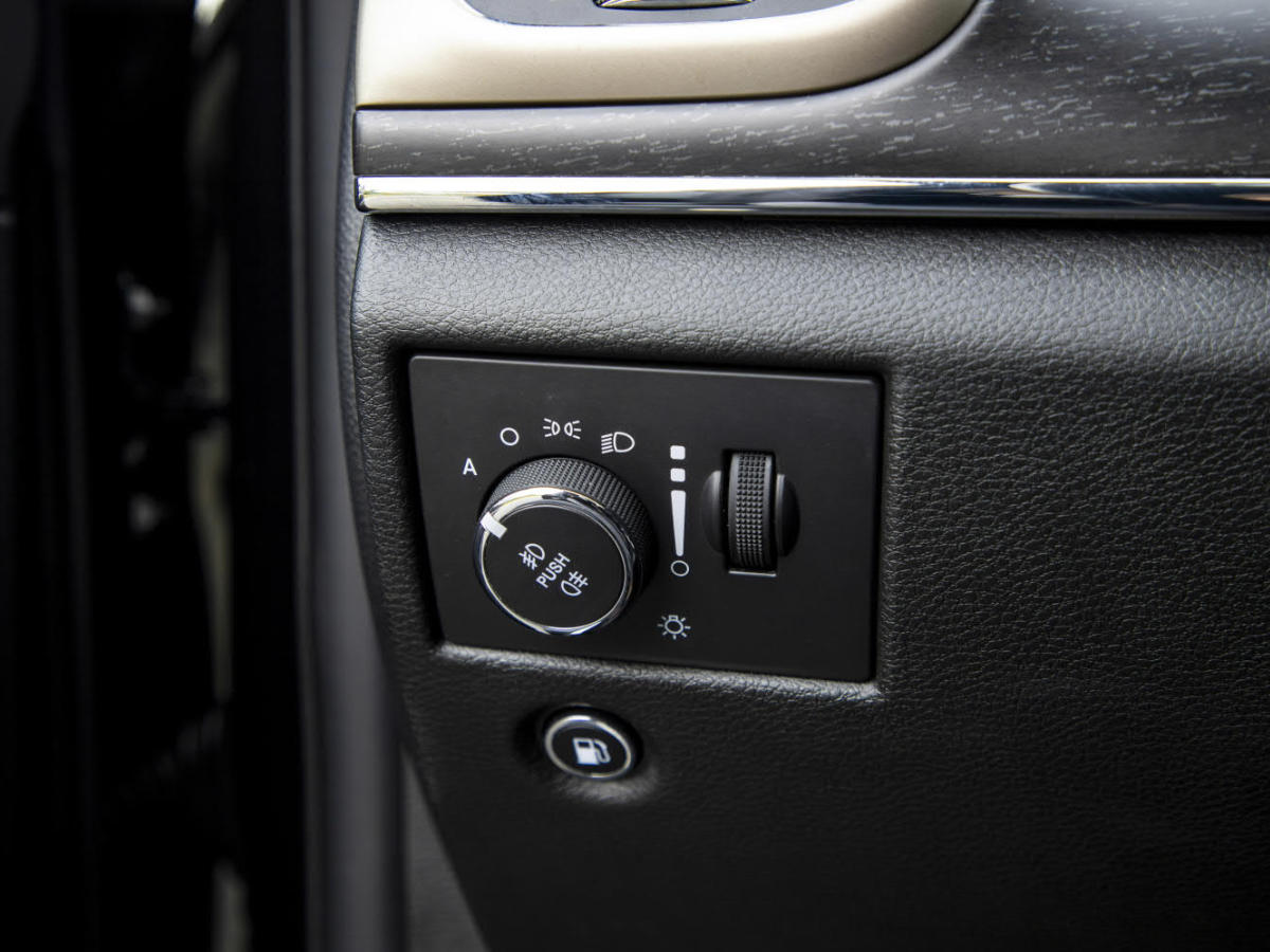2014年9月Jeep 大切诺基  2014款 3.0TD 柴油 舒享导航版