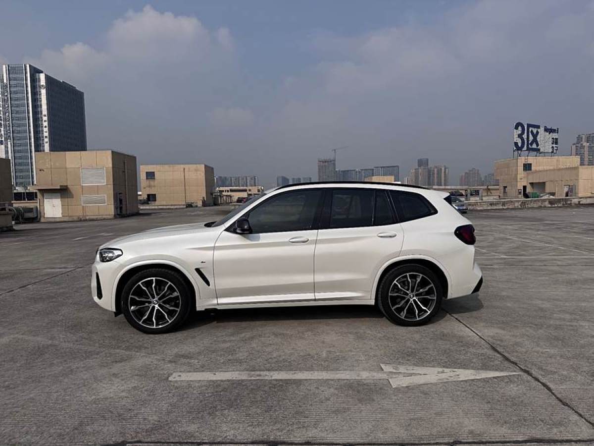 寶馬 寶馬X3  2022款 xDrive30i 領(lǐng)先型 M曜夜套裝圖片