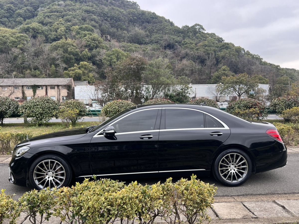 2019年5月奔驰 奔驰S级  2019款 S 320 L 臻藏版