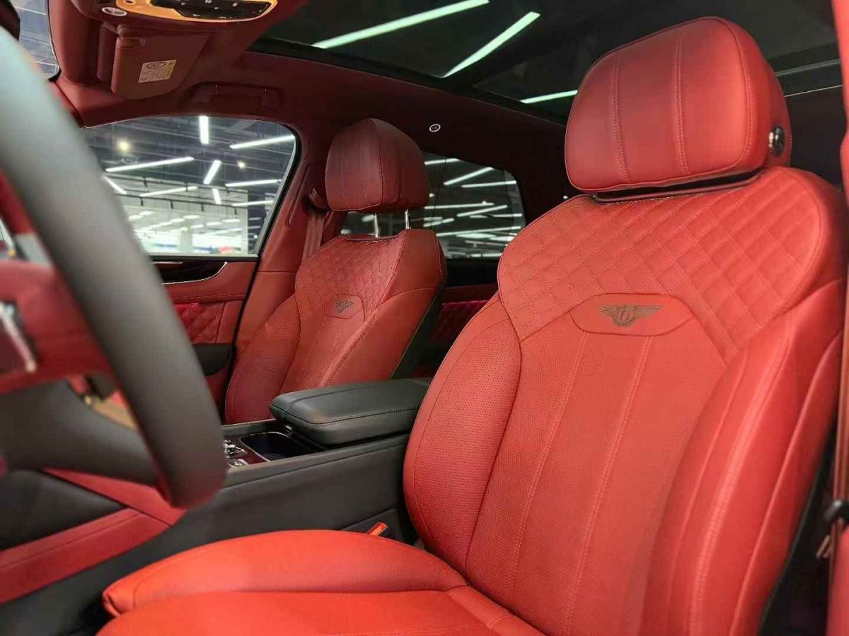 賓利 添越  2023款 4.0T V8 長(zhǎng)軸距版圖片