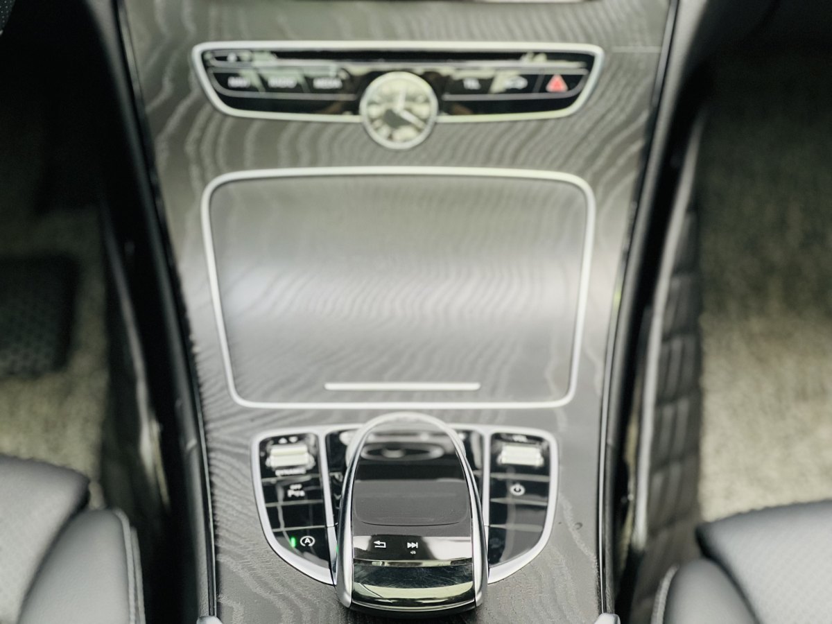2017年11月奔驰 奔驰C级  2015款 改款 C 200 L 运动型