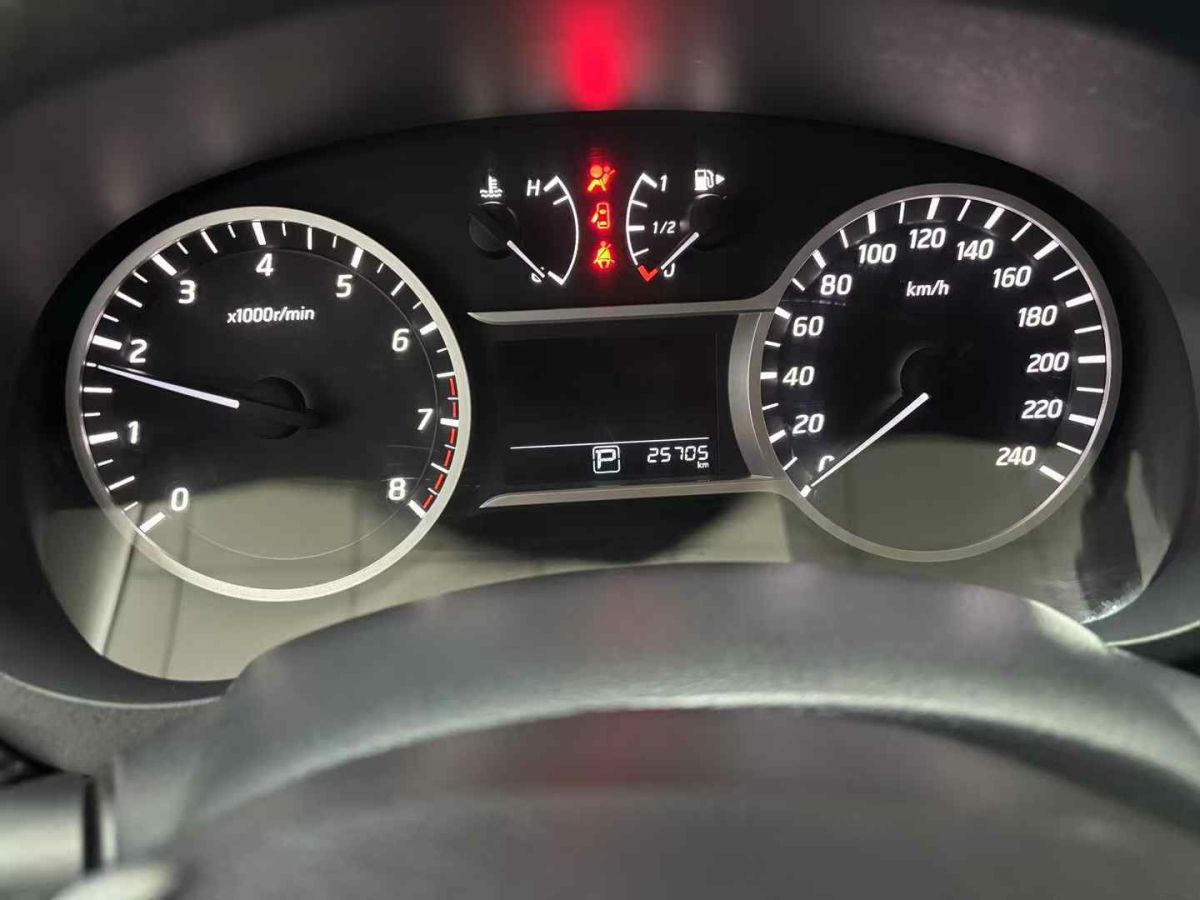 日產(chǎn) 藍(lán)鳥  2016款 1.6L CVT炫酷版圖片