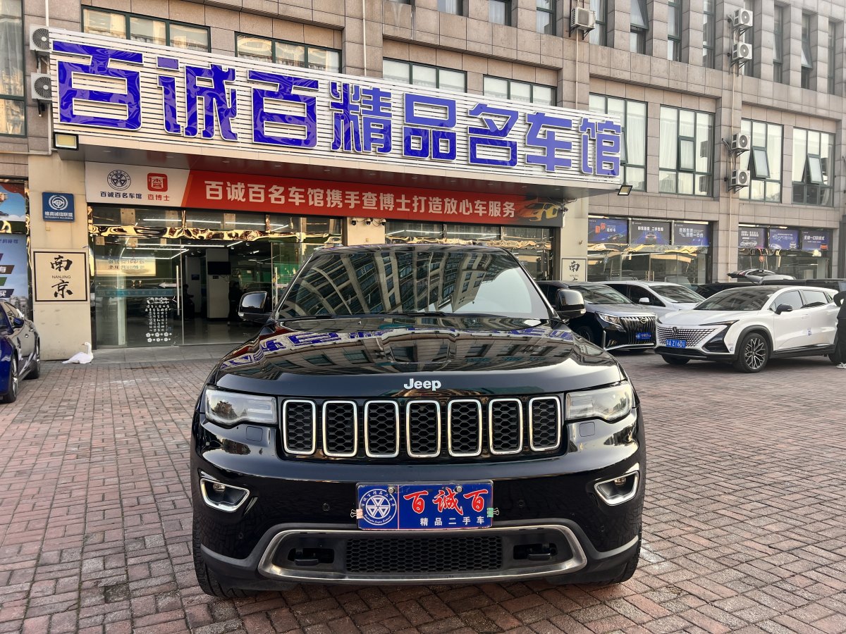 Jeep 大切諾基  2017款 3.0L 舒享導(dǎo)航版圖片