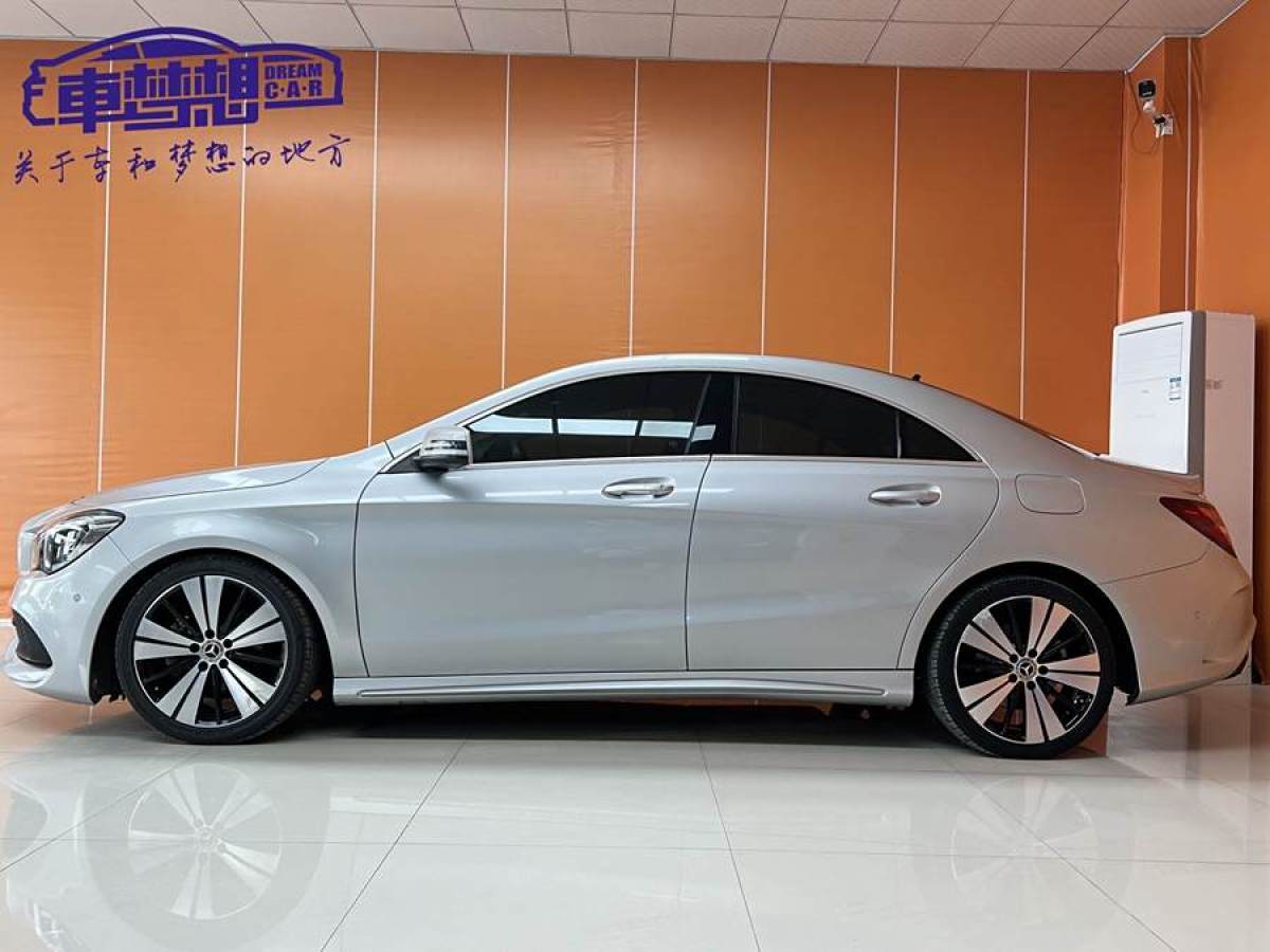 奔馳 奔馳CLA級(jí)  2018款 CLA 200 時(shí)尚型圖片