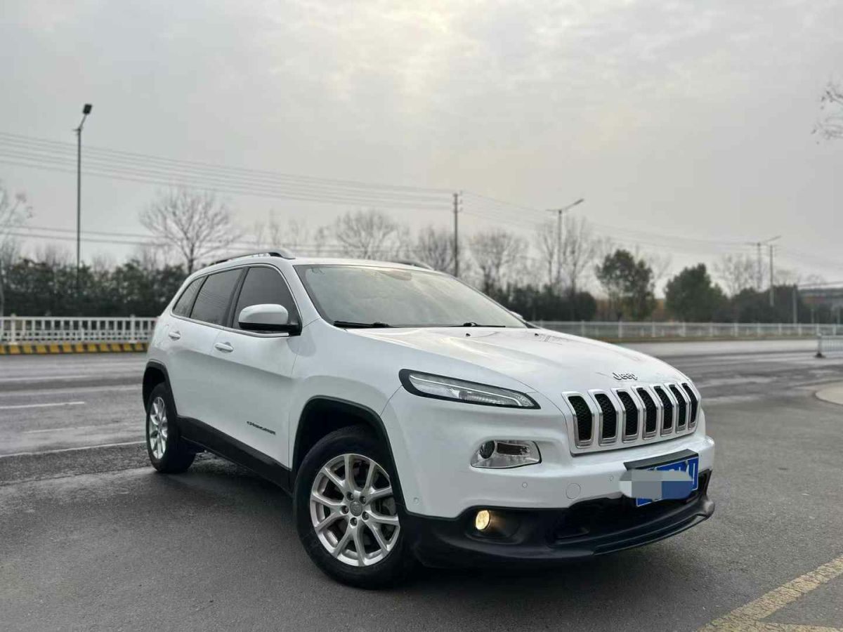 Jeep 自由光  2017款 2.0L 優(yōu)越版圖片