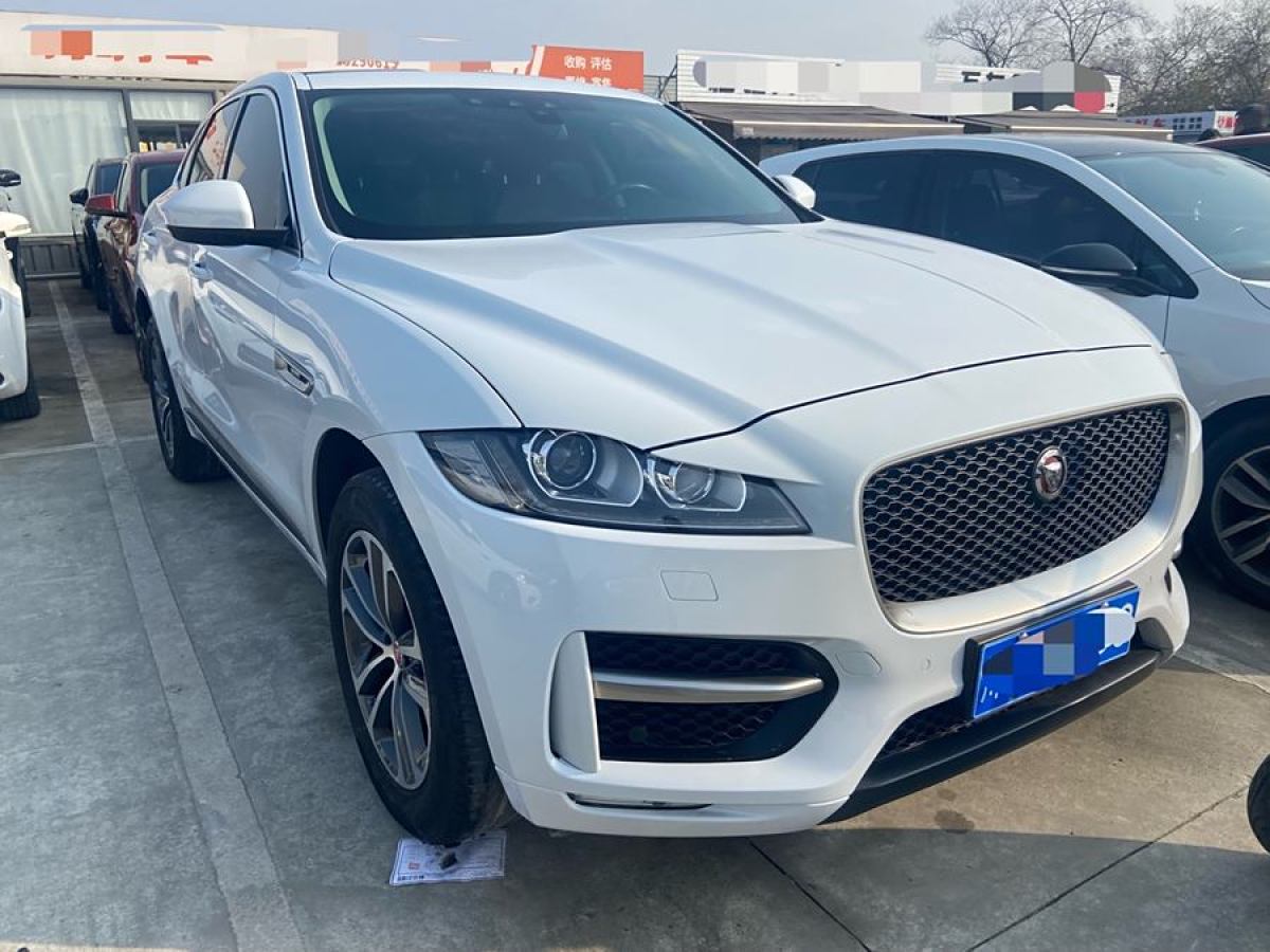 捷豹 F-PACE  2016款 2.0T 兩驅(qū)R-Sport運(yùn)動(dòng)版圖片