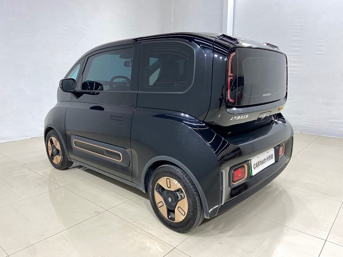 寶駿 寶駿KiWi EV  2022款 設(shè)計(jì)師輕享版 三元鋰圖片