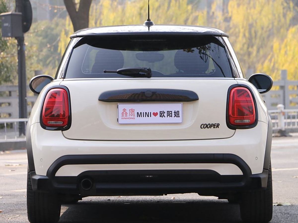 MINI MINI  2023款 改款 1.5T COOPER 藝術(shù)家圖片