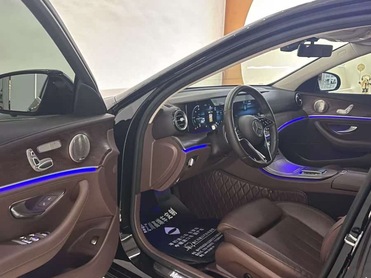 奔馳 奔馳E級  2023款 改款 E 300 L 時尚型圖片