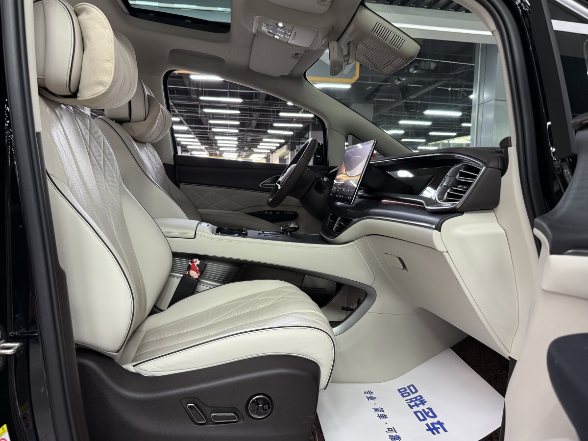 2024年3月騰勢 騰勢D9  2024款 DM-i 980 四驅尊榮型
