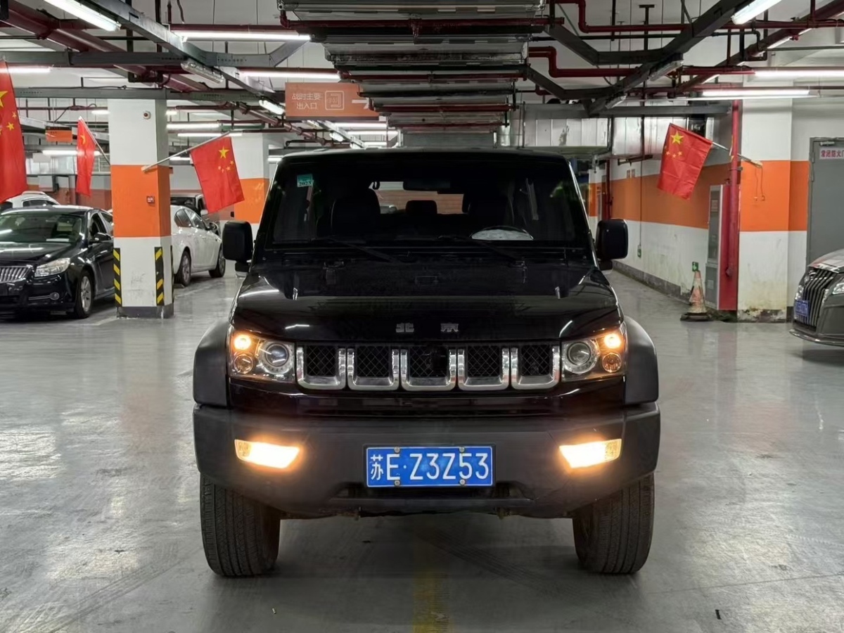 北京 BJ40  2016款 40L 2.0T 手動四驅(qū)尊貴版圖片