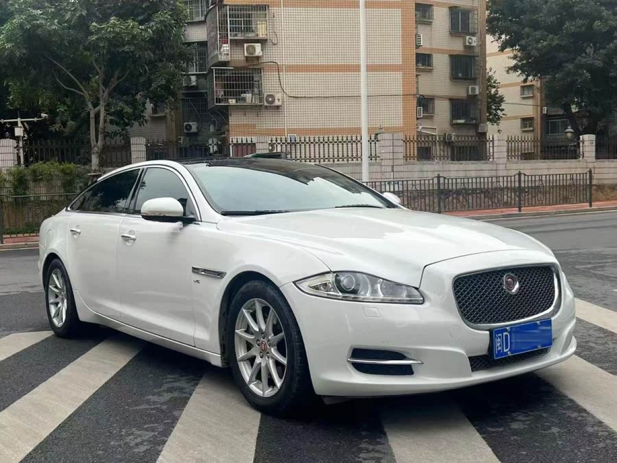 捷豹 XJ  2014款 XJL 3.0 SC 兩驅(qū)全景商務(wù)版圖片