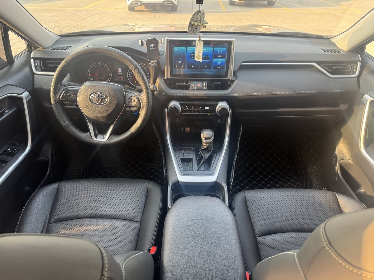 豐田 RAV4  2018款 榮放 2.0L CVT兩驅(qū)都市版圖片