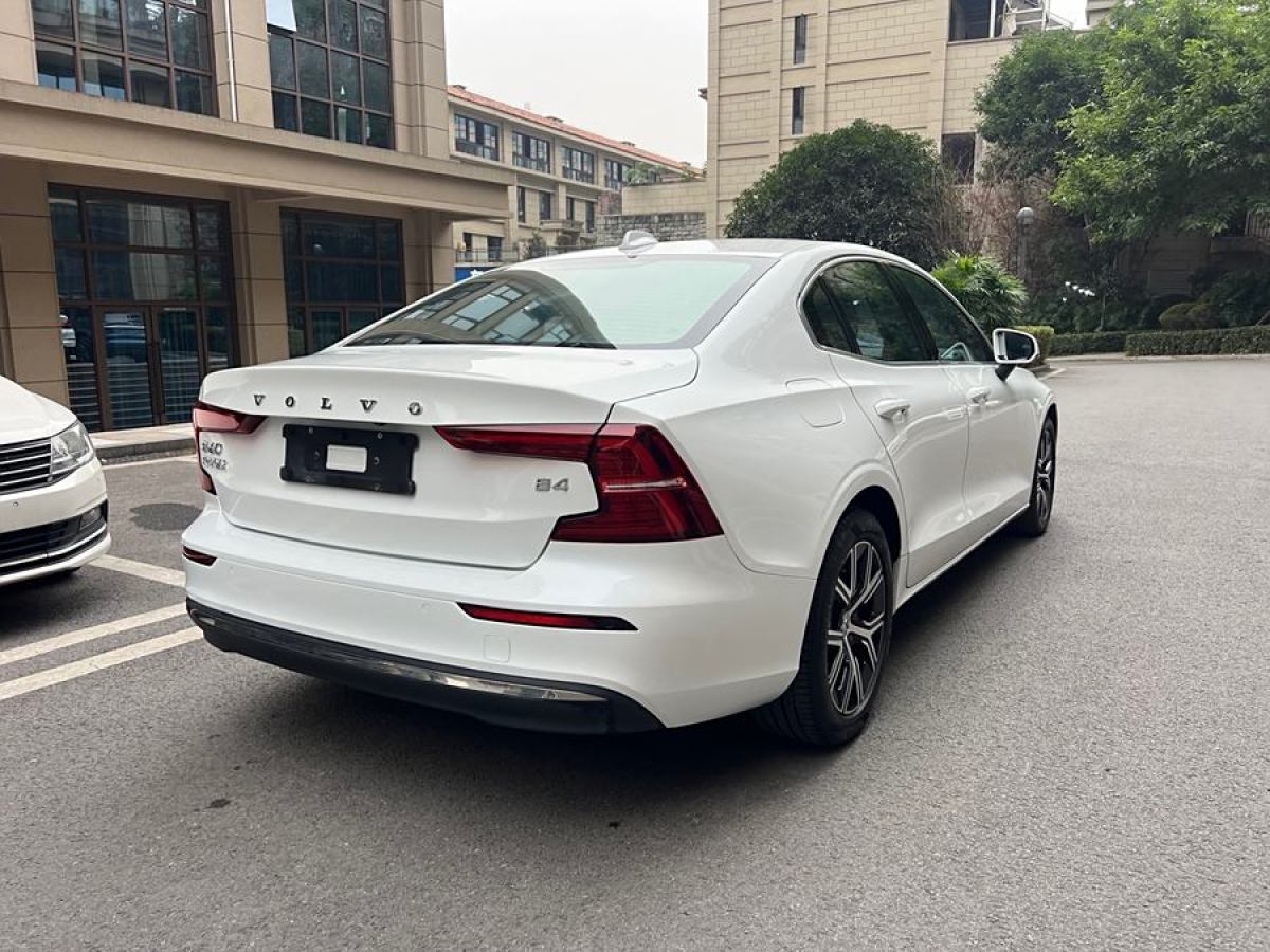 沃爾沃 S60L  2023款 B4 智逸豪華版圖片