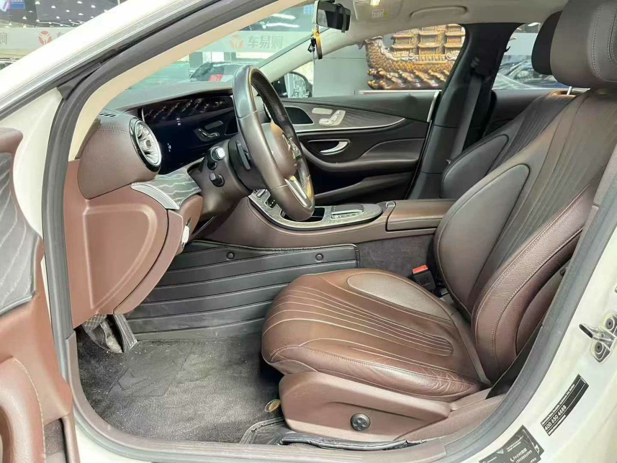 奔馳 奔馳A級  2019款  A 220 L 4MATIC 運動轎車圖片