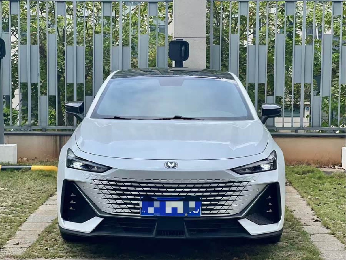 長安 長安UNI-V  2022款 1.5T 尊貴型圖片