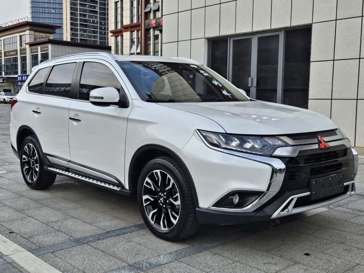 三菱 歐藍德  2021款 2.4L 四驅(qū)致享版 5座圖片
