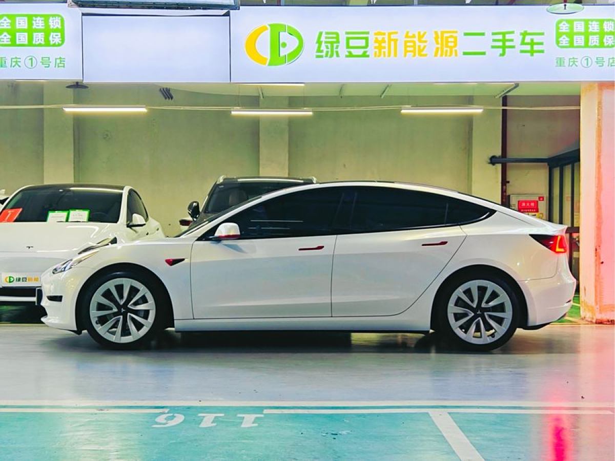 特斯拉 Model Y  2021款 改款 標(biāo)準(zhǔn)續(xù)航后驅(qū)升級版圖片