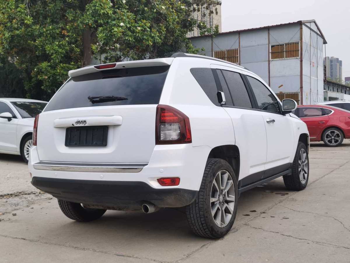 Jeep 指南者  2014款 改款 2.4L 四驅(qū)豪華導航版圖片
