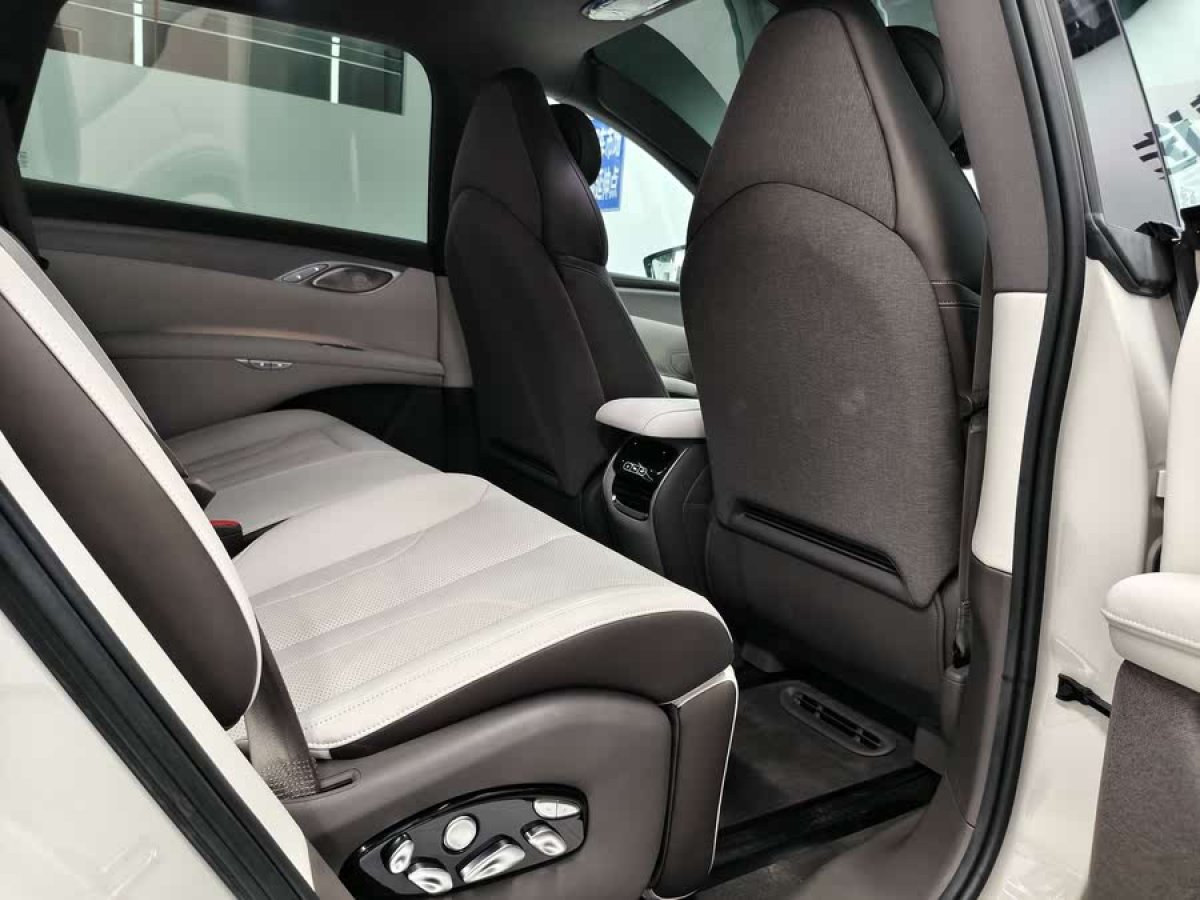 智己 智己LS7  2023款 100kWh Lux四驅(qū)版圖片