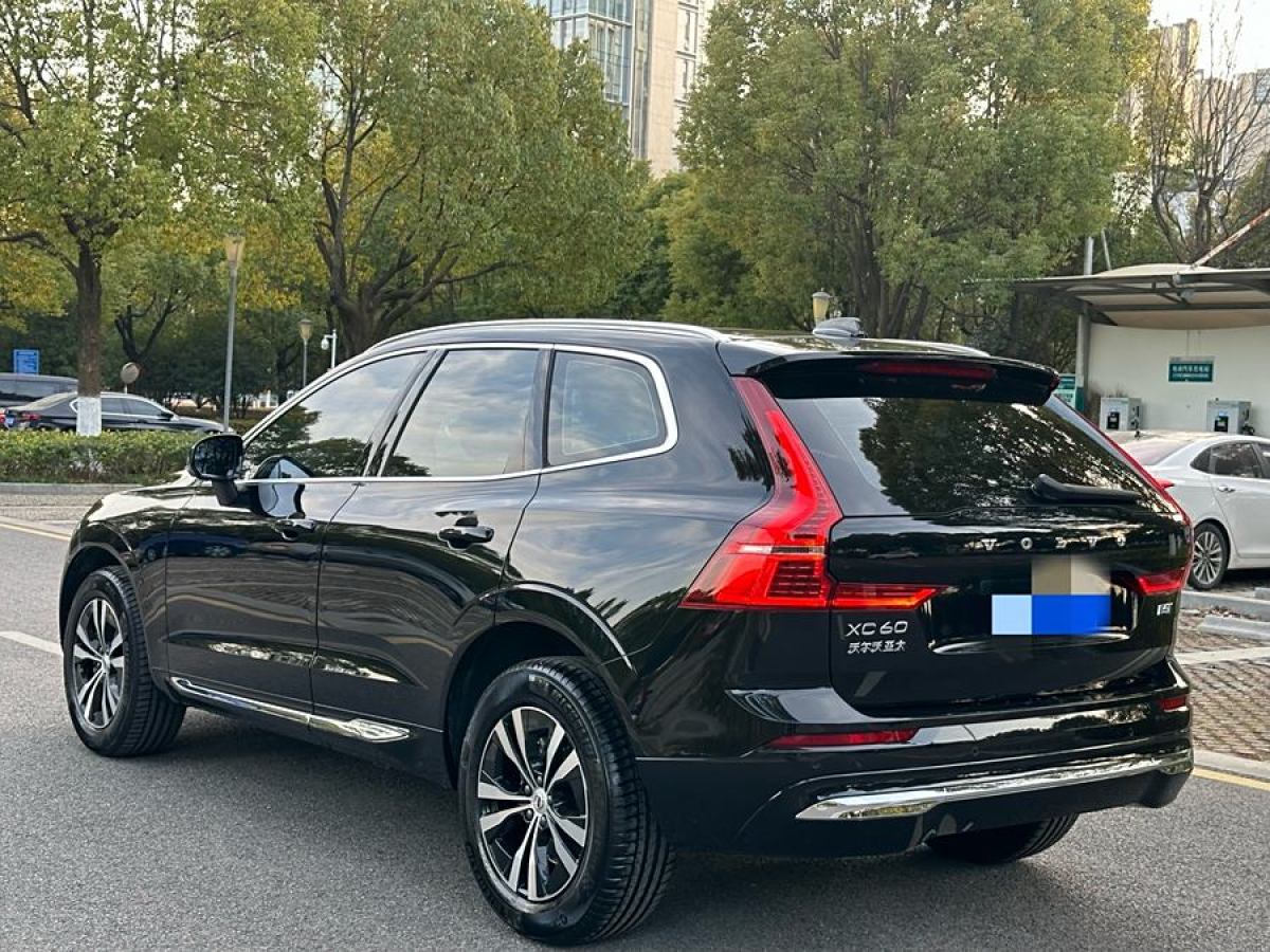 沃爾沃 XC60  2025款 B5 四驅(qū)智逸豪華版圖片