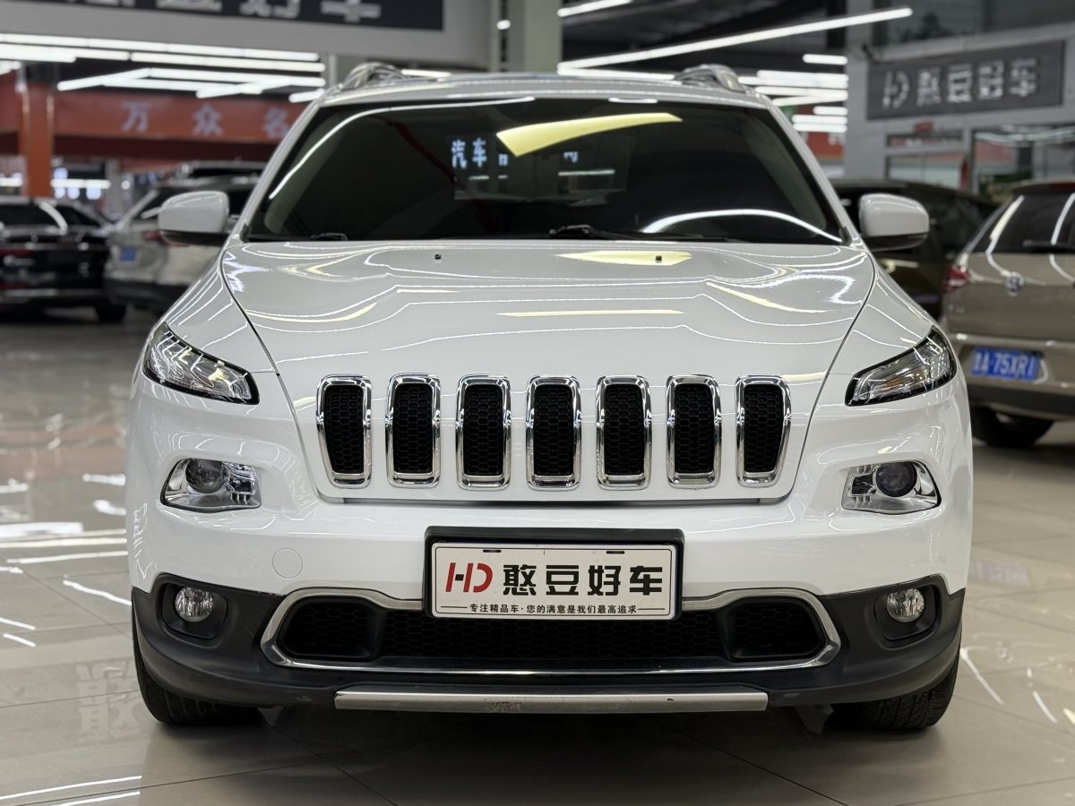 Jeep 自由光  2017款 2.0L 優(yōu)越版圖片