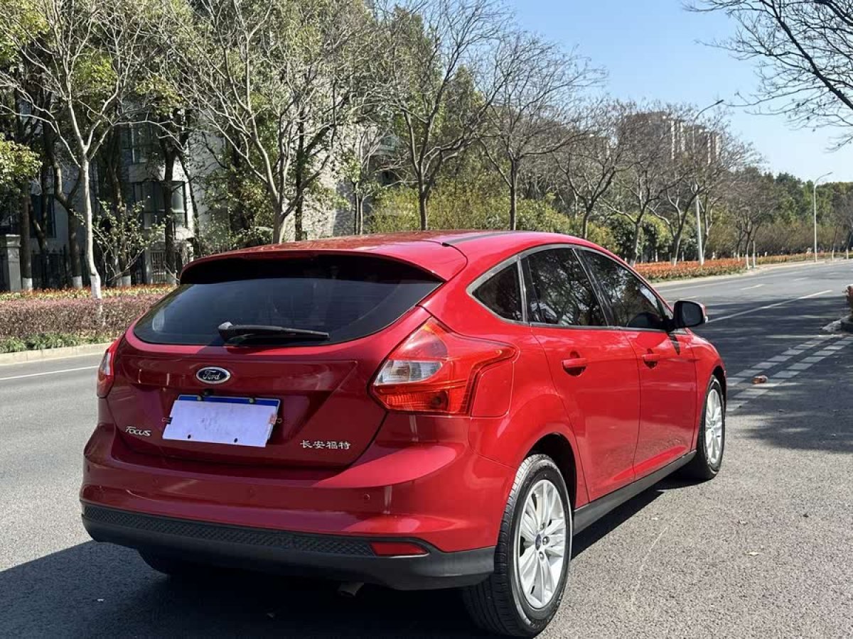 福特 ?？怂? 2012款 兩廂 1.6L 自動舒適型圖片
