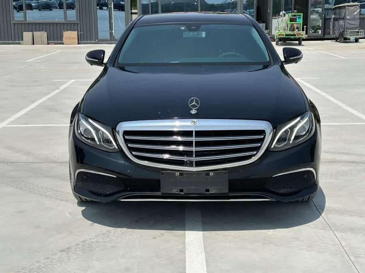 奔馳 奔馳E級(jí)  2019款 改款 E 300 L 豪華型圖片
