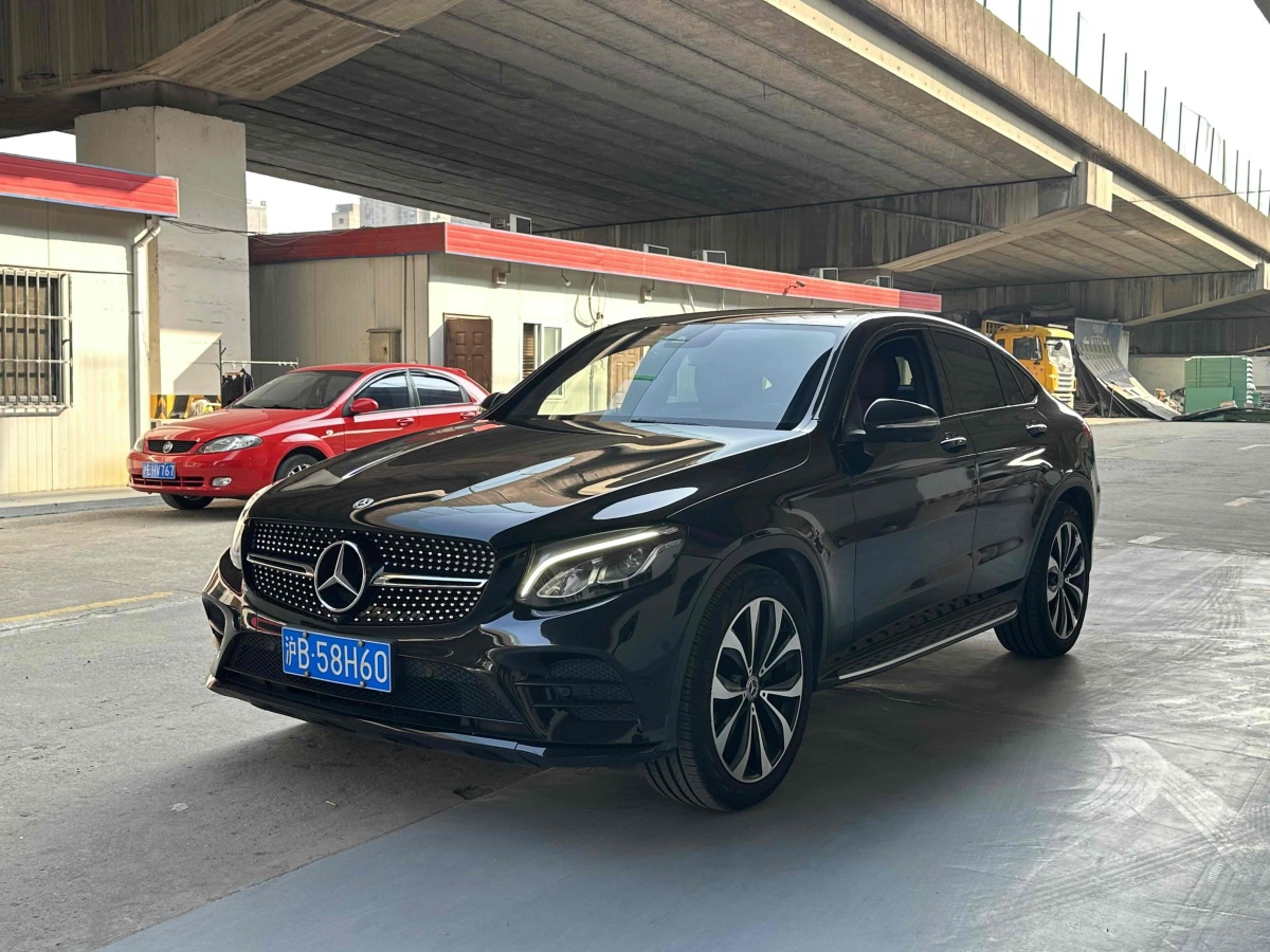 2019年5月奔馳 奔馳GLC  2021款 GLC 260 4MATIC 轎跑SUV