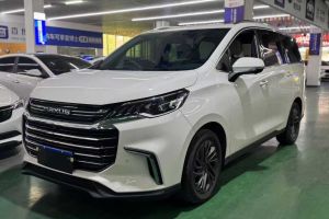 V80 上汽大通 2.5T經(jīng)典款A(yù)MT商旅加長軸中頂17座無移門