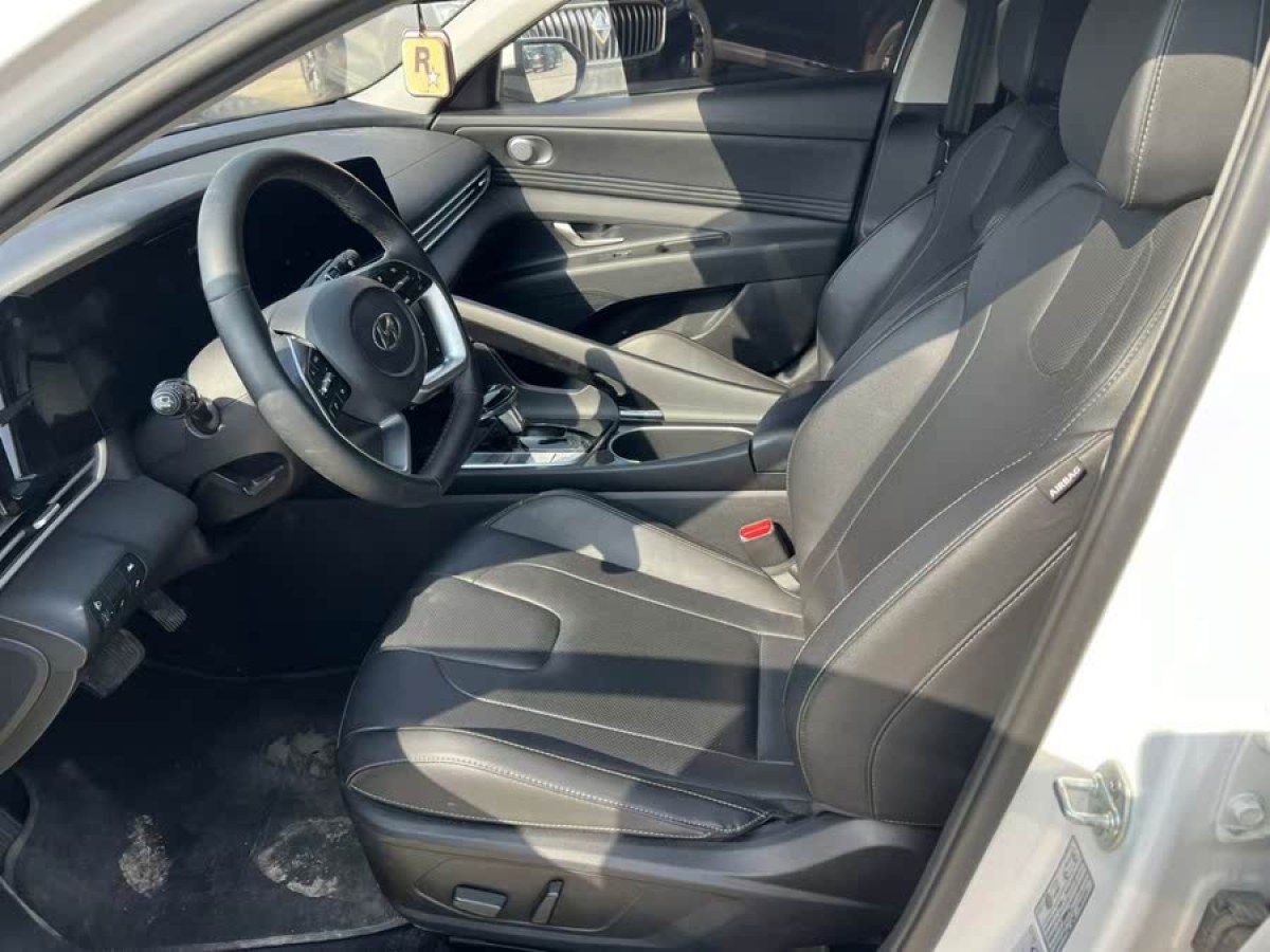現(xiàn)代 伊蘭特  2022款 1.5L CVT LUX尊貴版圖片