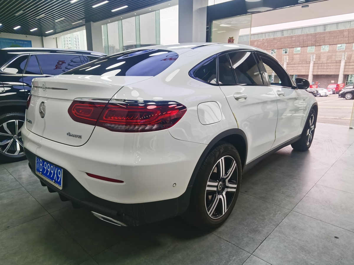 2022年4月奔馳 奔馳GLC  2022款 改款 GLC 260 4MATIC 轎跑SUV