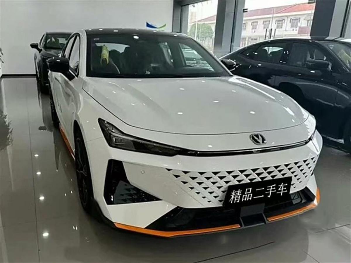 長安 長安UNI-V  2023款 1.5T 尊享型圖片