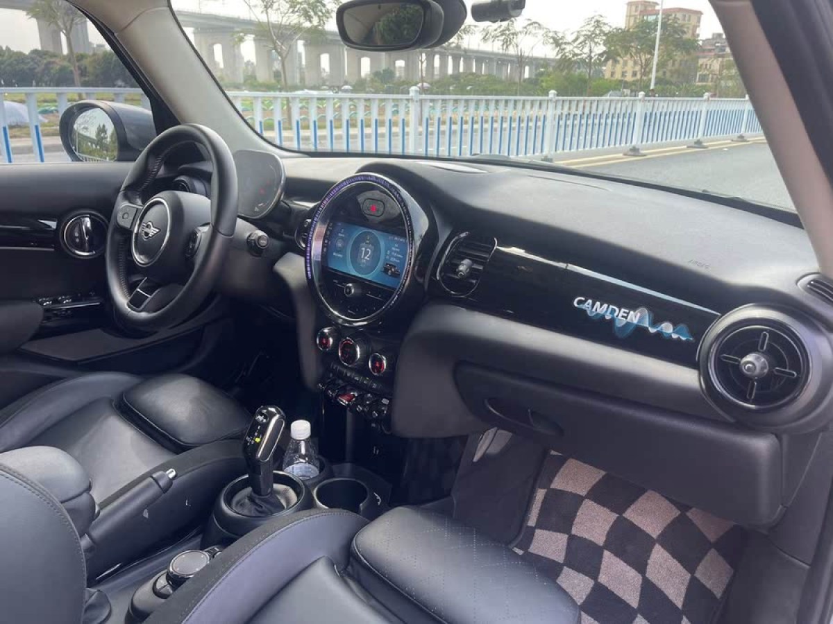 MINI MINI  2021款 1.5T COOPER 藝術(shù)家 五門(mén)版圖片