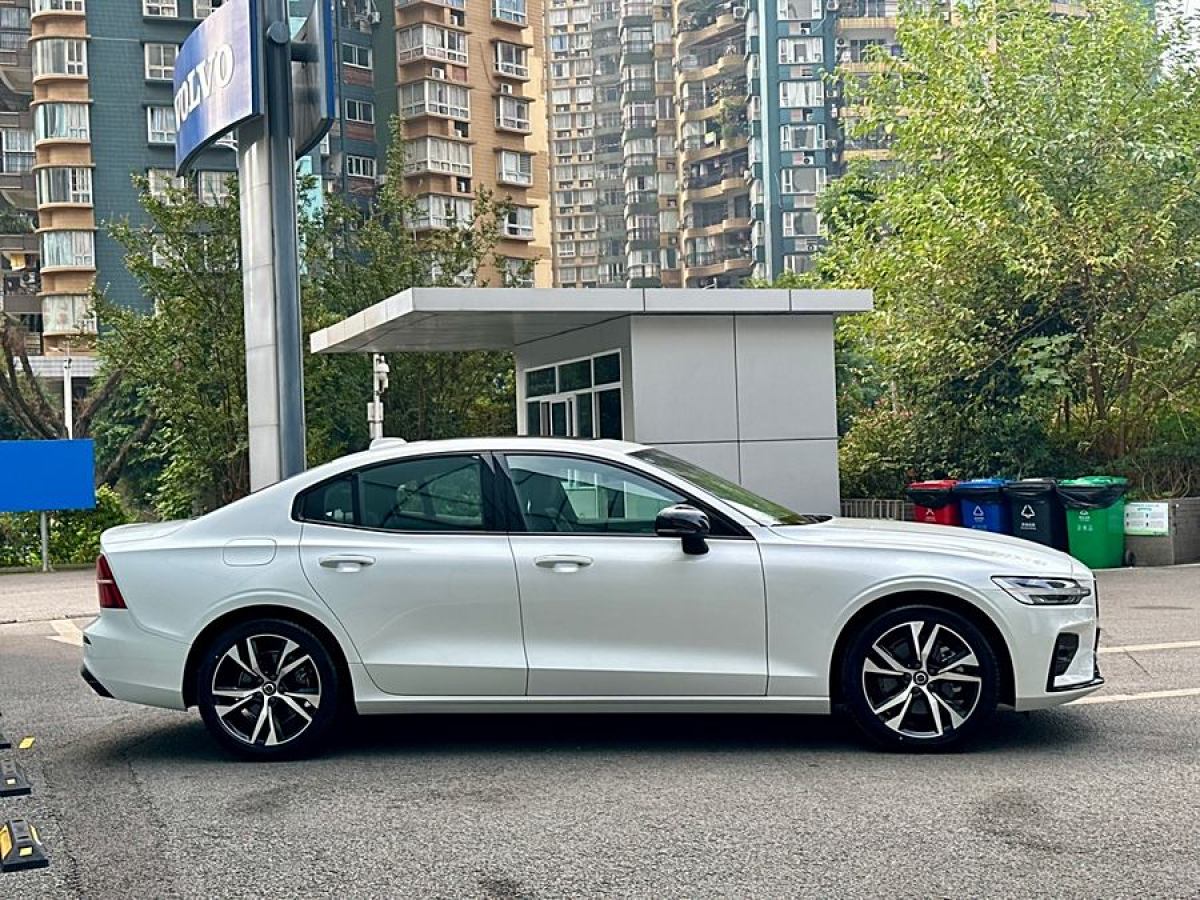 沃爾沃 S60L  2024款 B5 智雅運(yùn)動版圖片