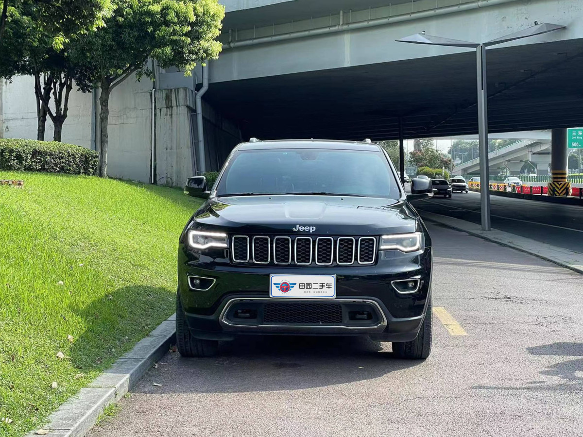 Jeep 大切諾基  2017款 3.0L 舒享導(dǎo)航版圖片