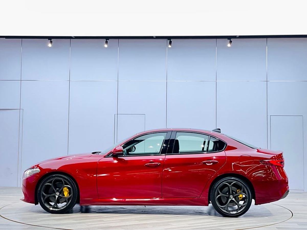 2019年1月阿爾法·羅密歐 Giulia  2017款 2.0T 280HP 豪華版