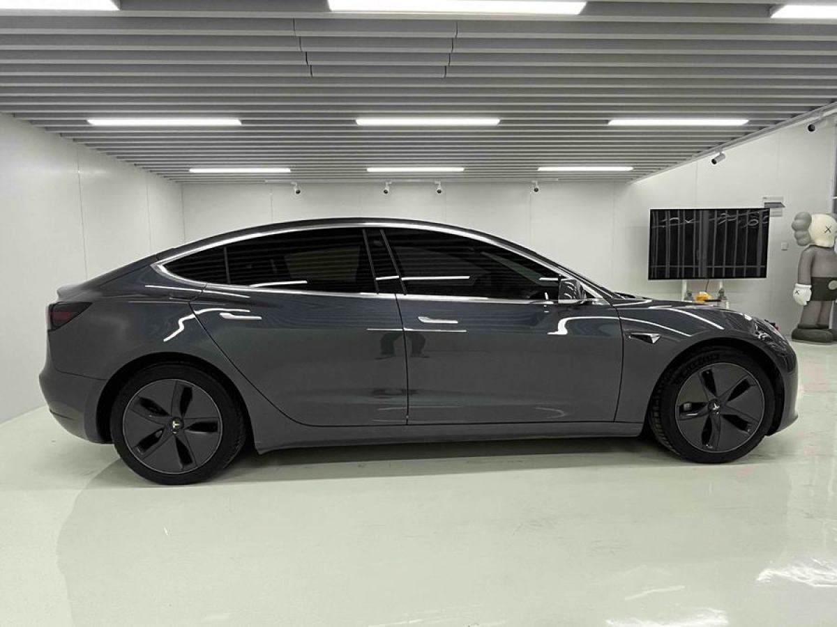 特斯拉 Model 3  2019款 標(biāo)準(zhǔn)續(xù)航后驅(qū)升級(jí)版圖片