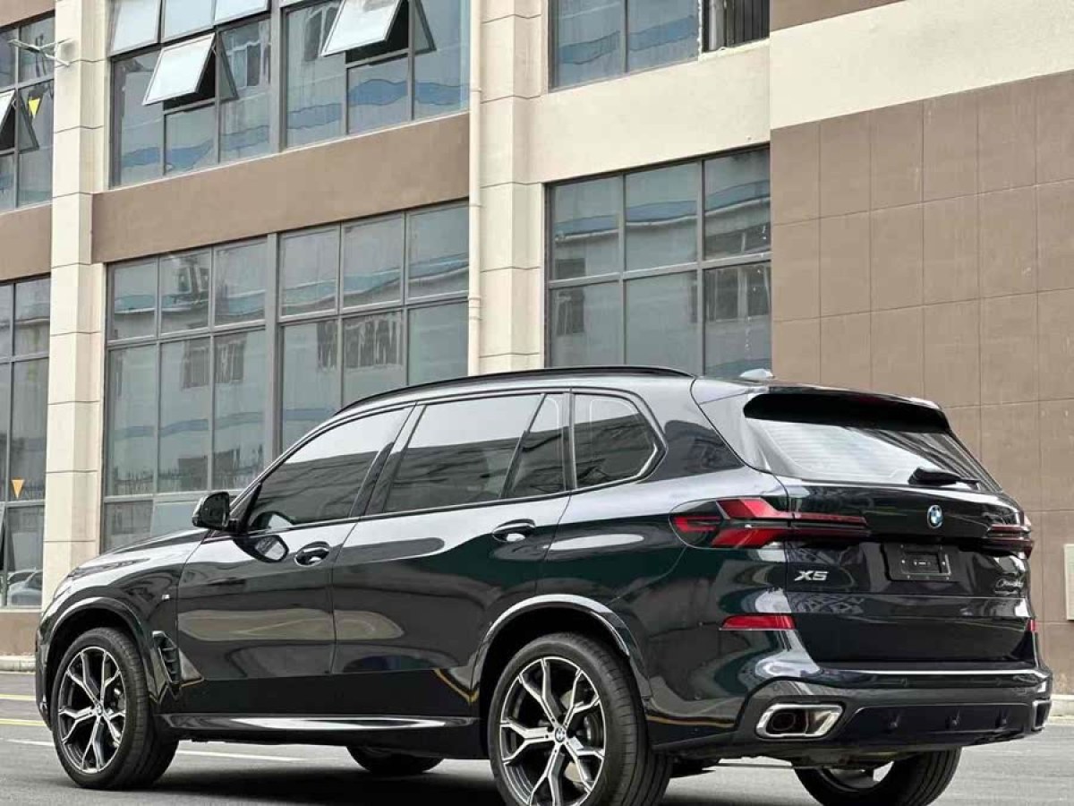 寶馬 寶馬X5  2023款 xDrive 30Li 尊享型M運(yùn)動(dòng)曜夜套裝圖片