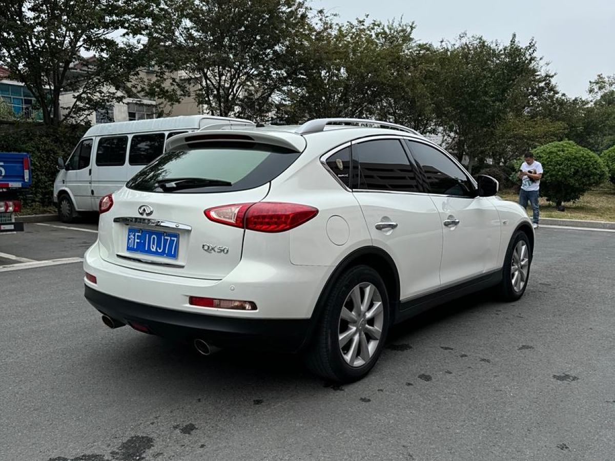 2014年8月英菲尼迪 QX50  2013款 2.5L 兩驅(qū)優(yōu)雅版