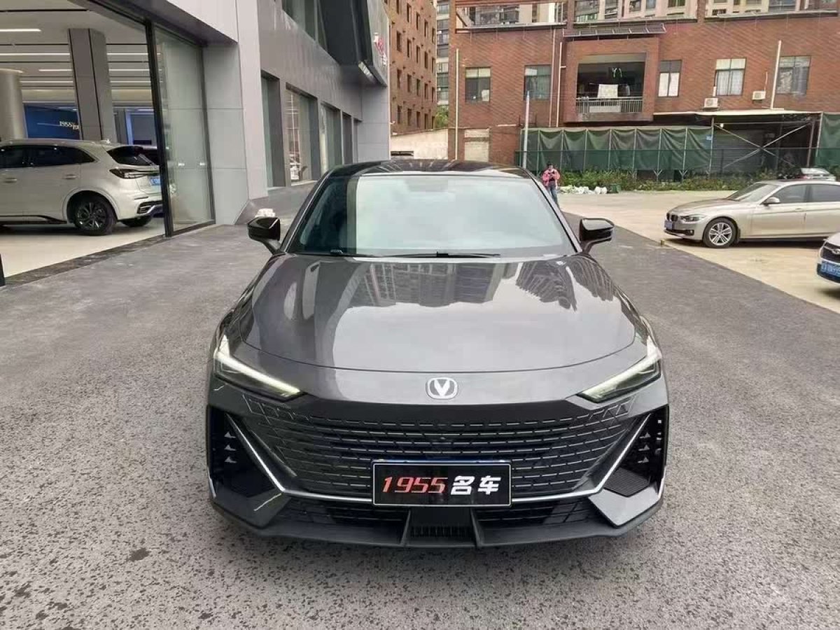 長安 長安UNI-V  2022款 1.5T 尊貴型圖片