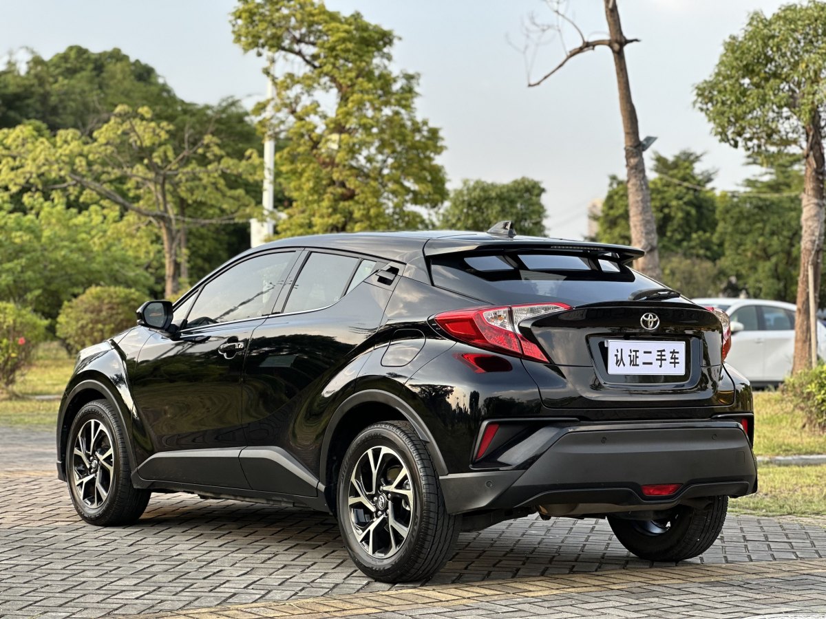 豐田 C-HR  2020款 2.0L 領(lǐng)先版圖片