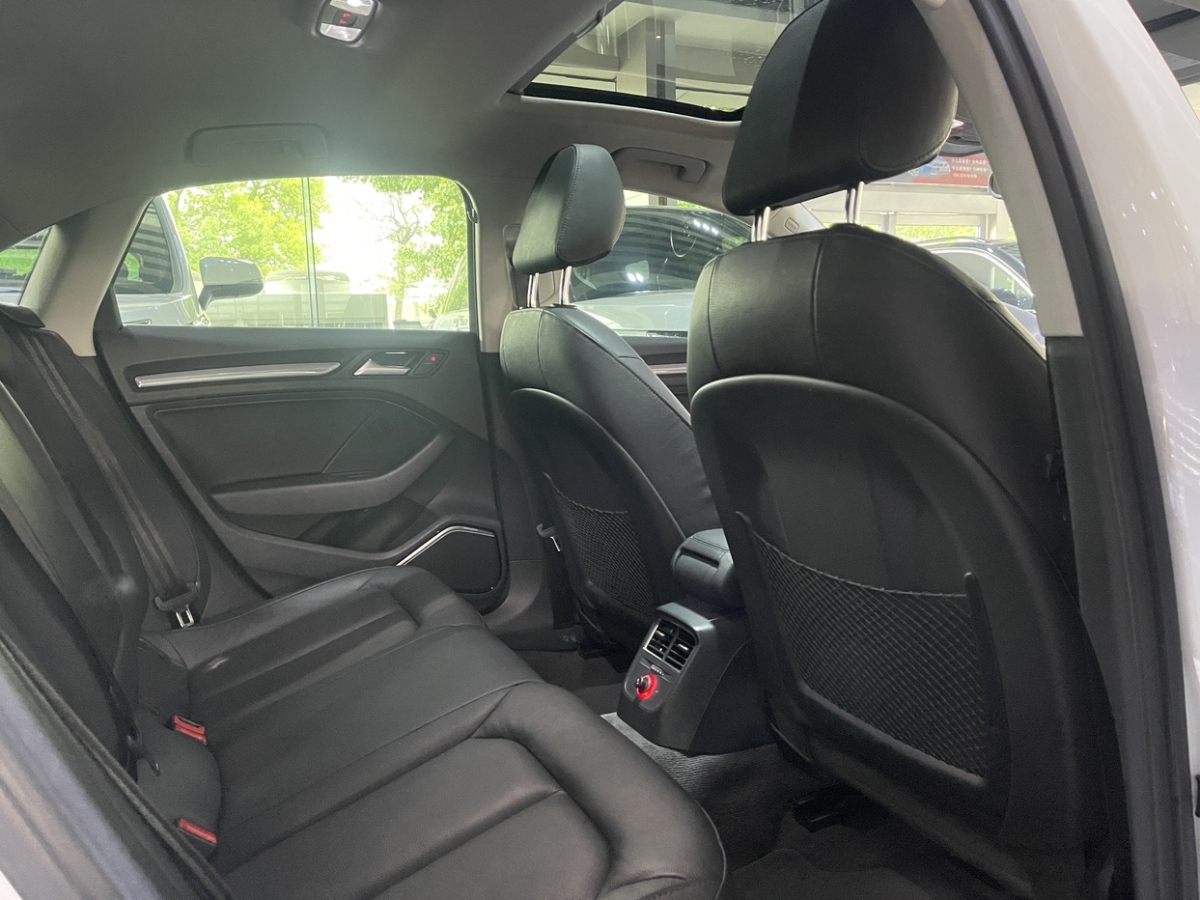 奥迪 奥迪A3  2015款 Limousine 40 TFSI 自动豪华型图片